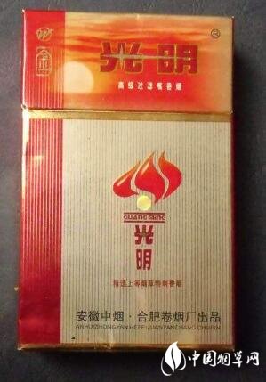 恒大香烟是中国的一个知名品牌，如果您想要进行批发购买，以下是一些建议的途径